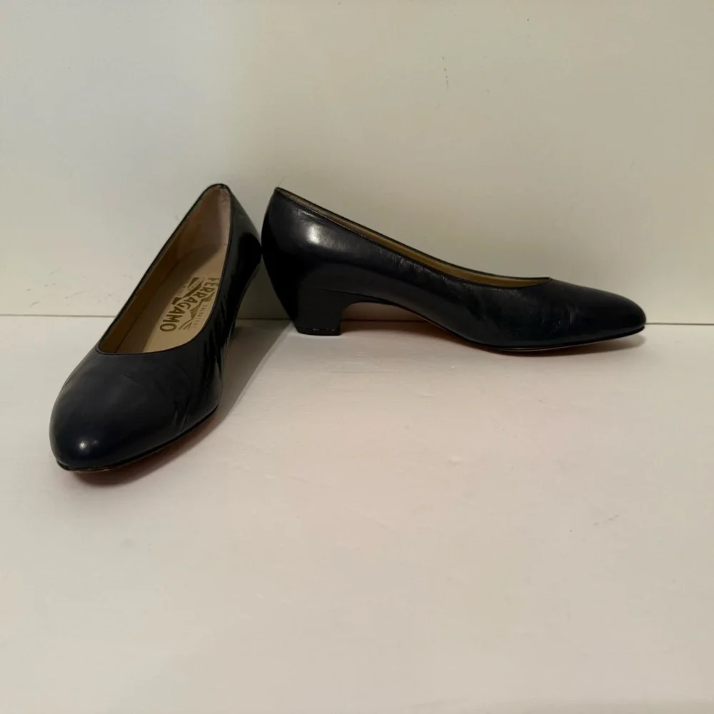 ⭐️SALVATORE FERRAGAMO SHOES HEELS NAVY BLUE LEATHER SIZE 8B ITALY LUXURY